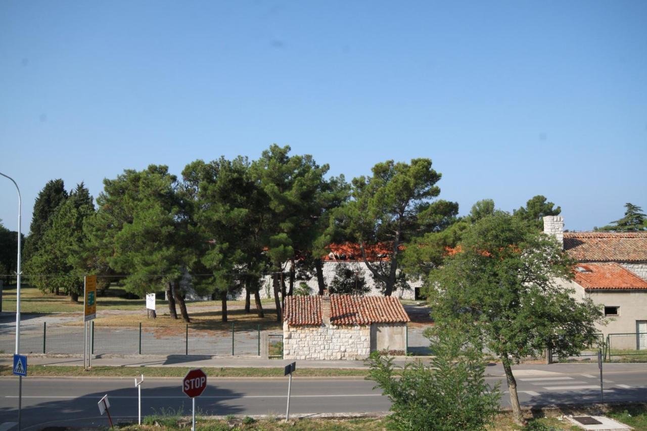 Apartments With A Parking Space Umag - 7066 Exterior photo