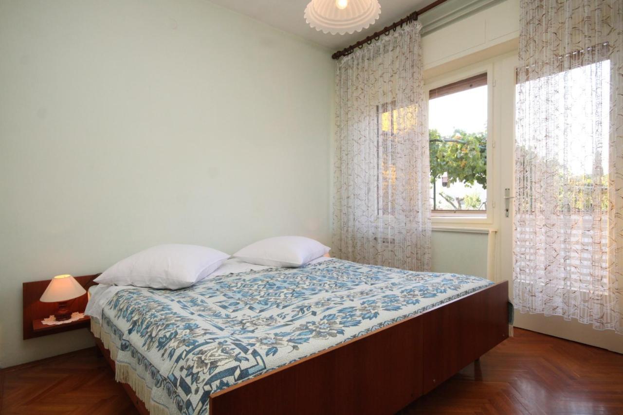 Apartments With A Parking Space Umag - 7066 Exterior photo